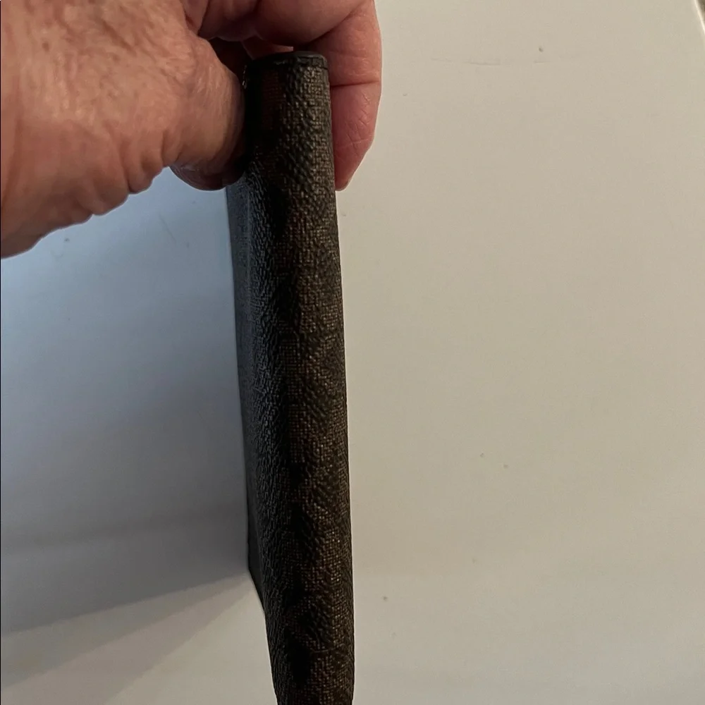 MICHAEL KORS NWOT BROWN CARD & PASSPORT CASE - Picture 4 of 9